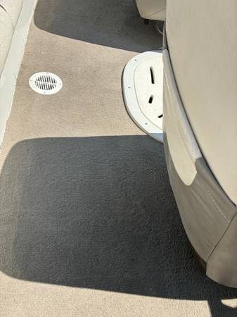2010 Nitro, Import USA — Foto 10 z 12