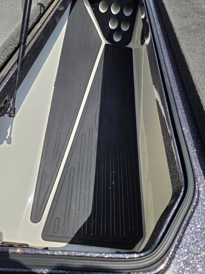 2016 Ranger, Import USA — Foto 8 z 10