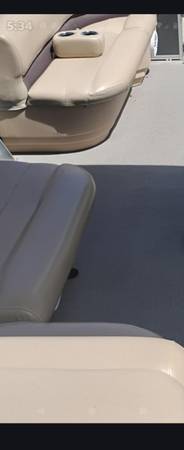 2017 Tracker, Import USA — Foto 2 z 12