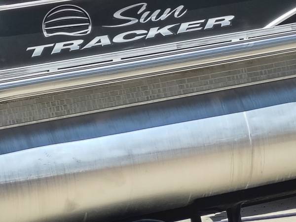 2017 Tracker, Import USA — Foto 8 z 12