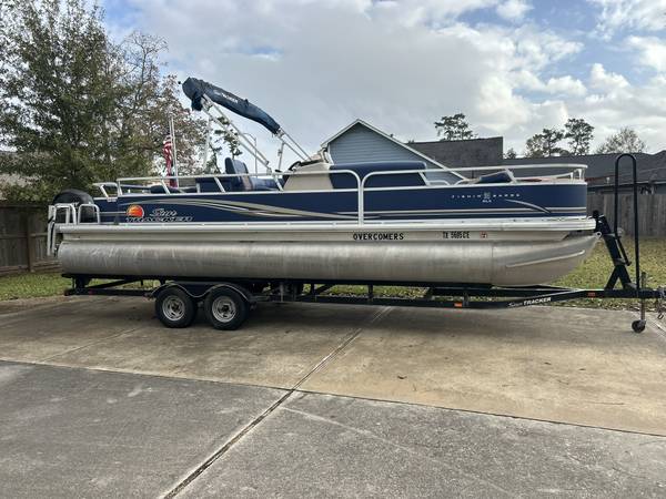 Tracker, Import USA — Foto 1