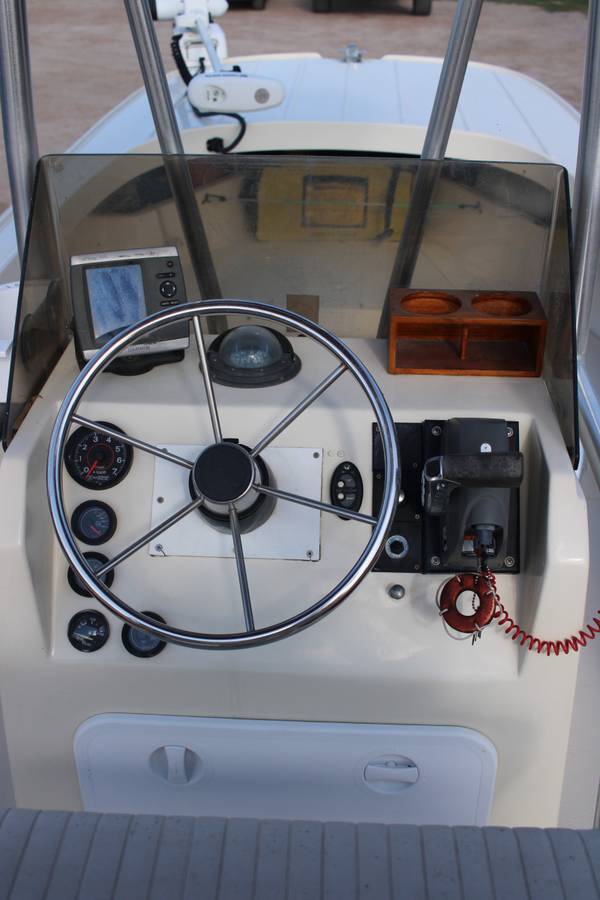 2011 Boston Whaler, Import USA — Foto 7 z 7