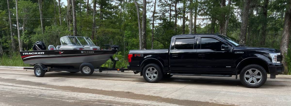 2014 Tracker, Import USA — Foto 3 z 3