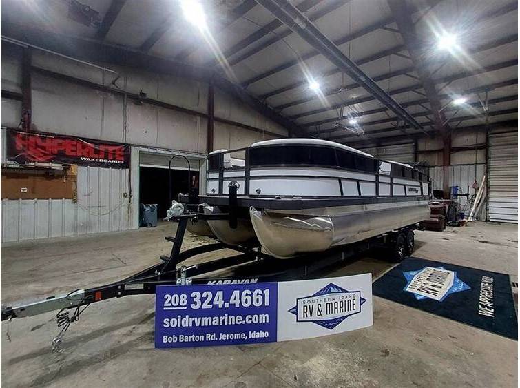2026 Bennington, Import USA — Foto 4 z 12