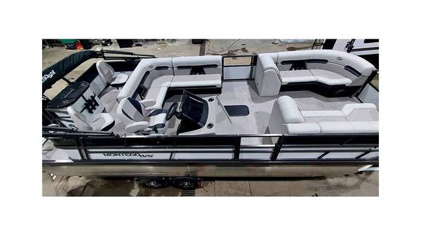 2026 Bennington, Import USA — Foto 9 z 12