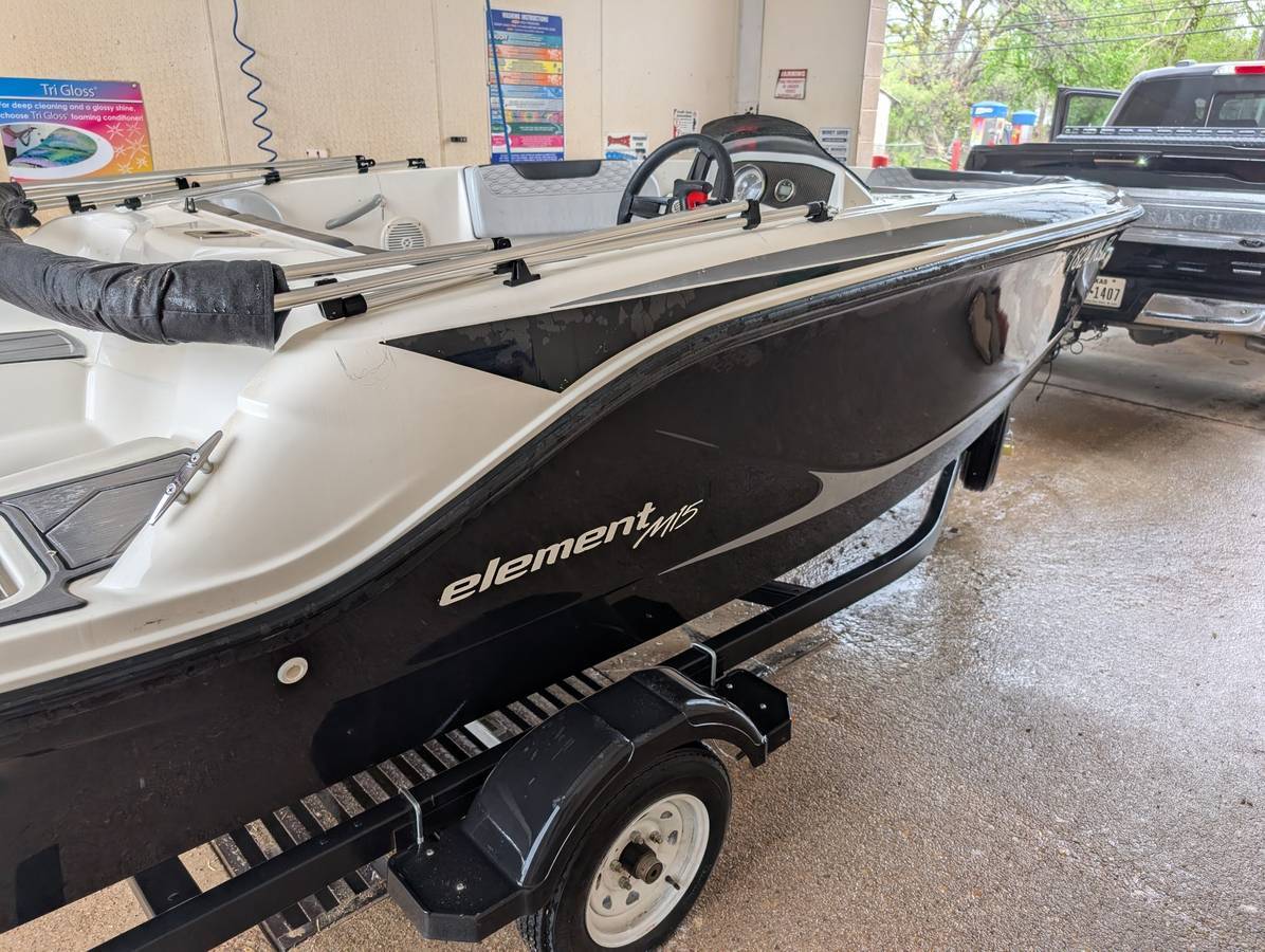 2021 Bayliner, Import USA — Foto 2 z 9