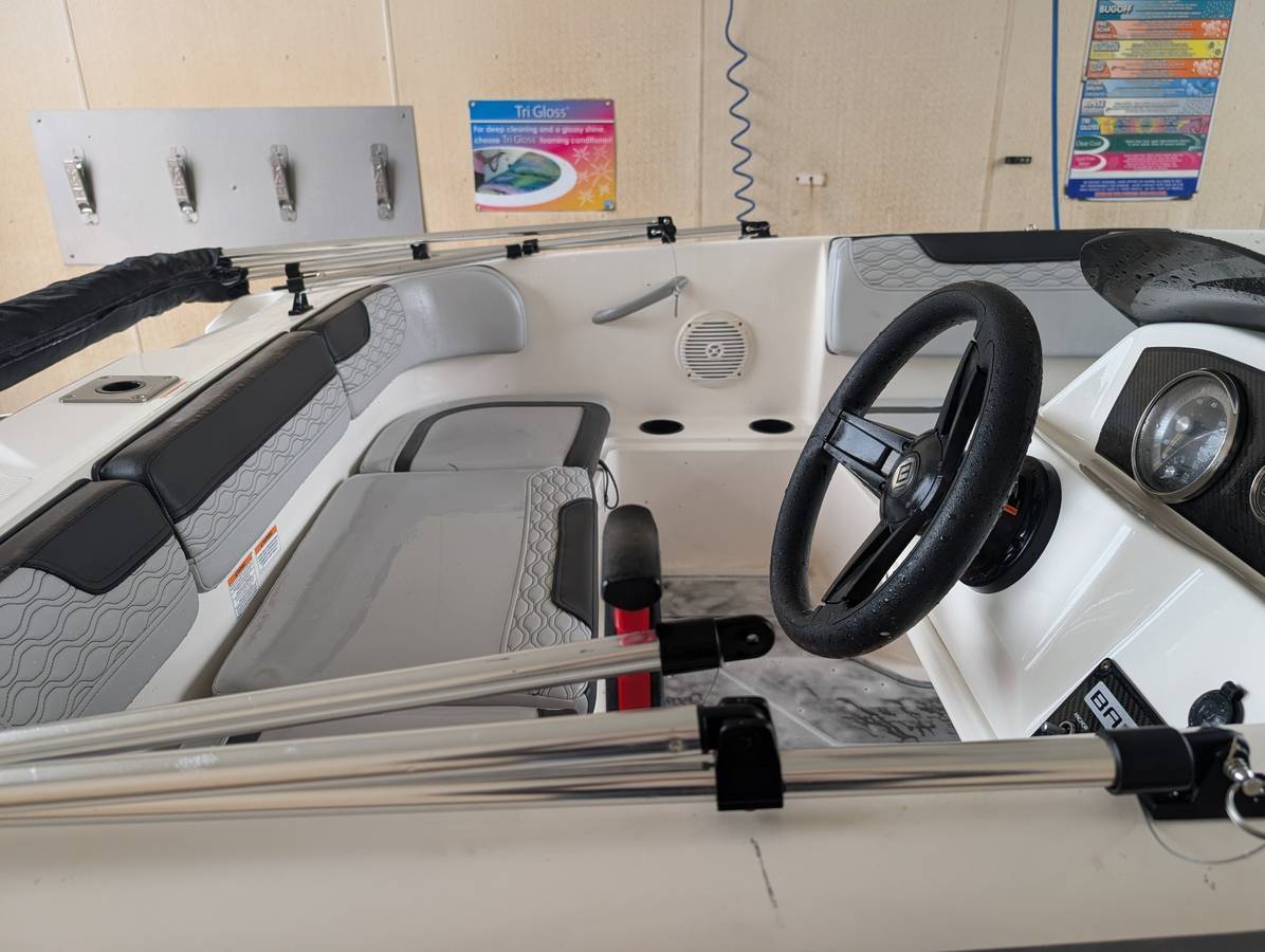 2021 Bayliner, Import USA — Foto 4 z 9