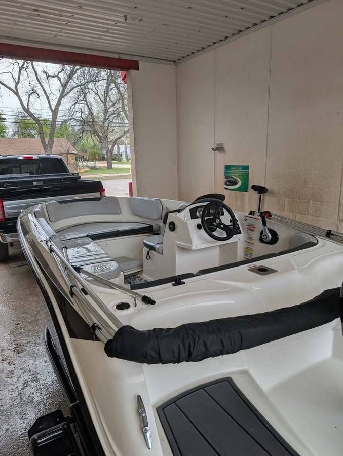 2021 Bayliner, Import USA — Foto 6 z 9