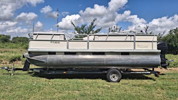 Tracker, Import USA — Foto 1