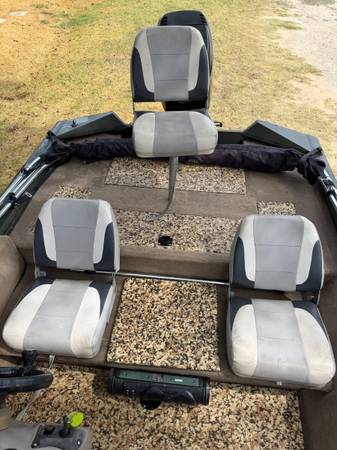 Tracker, Import USA — Foto 3 z 12