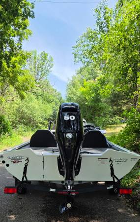 2023 Tracker, Import USA — Foto 2 z 6
