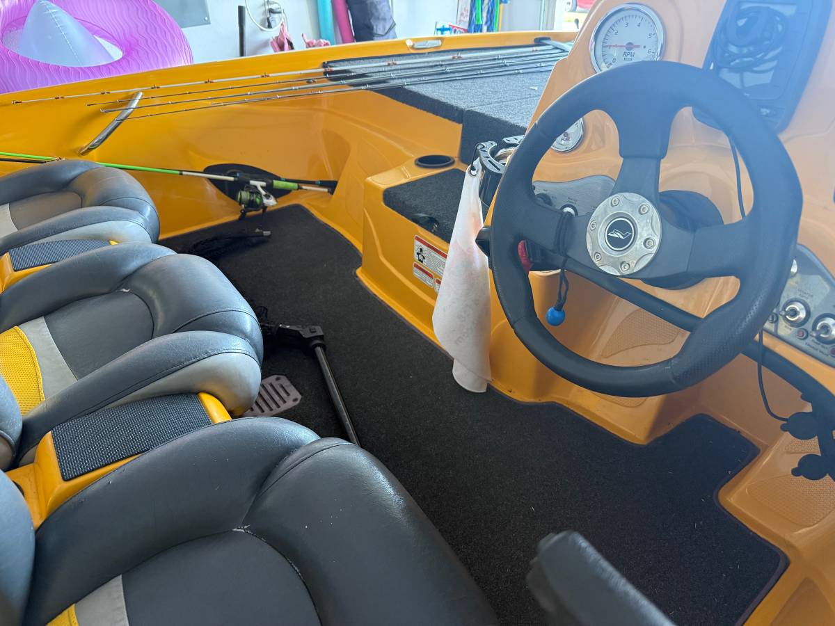 2009 Nitro, Import USA — Foto 6 z 8