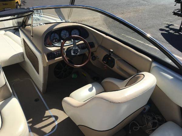 2002 Malibu, Import USA — Foto 3 z 7