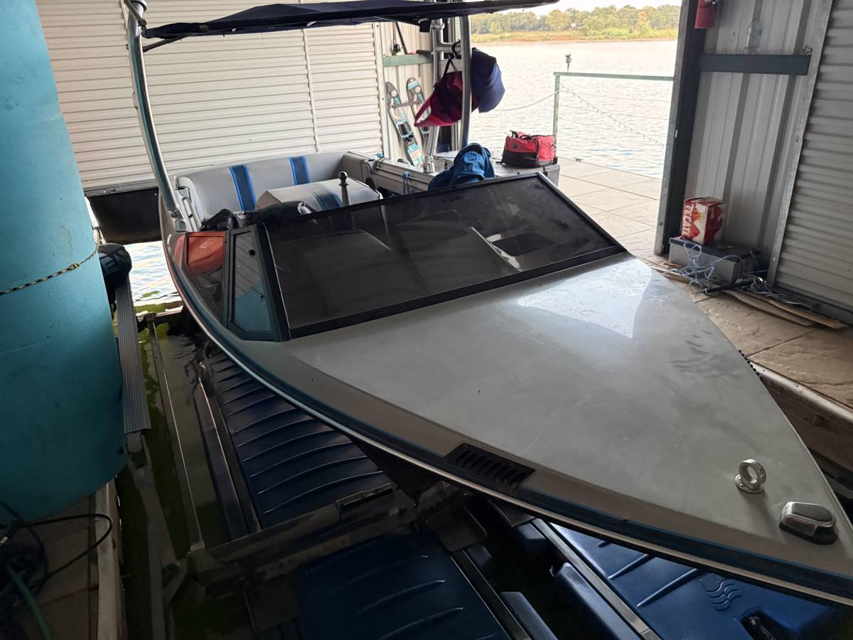 1987 MasterCraft, Import USA — Foto 1 z 12 1987 MasterCraft, Import USA — Foto 1 z 12