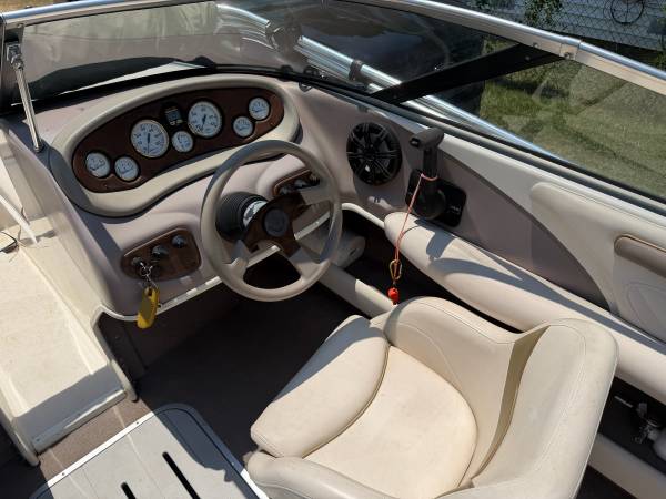 2000, Import USA — Foto 8 z 12