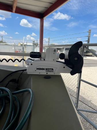 2022 Crestliner, Import USA — Foto 10 z 12