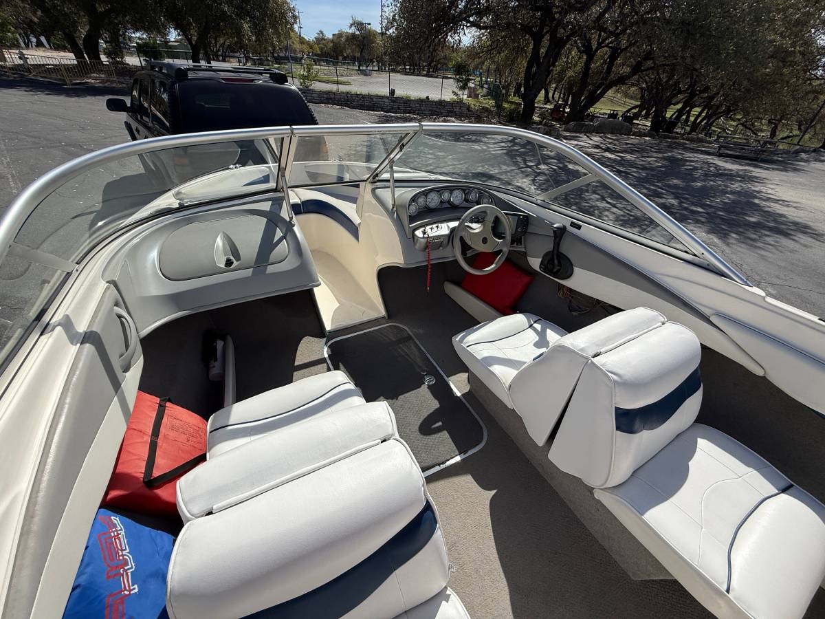 2005 Bayliner, Import USA — Foto 11 z 12