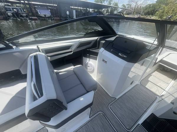 2022 Cobalt, Import USA — Foto 10 z 12