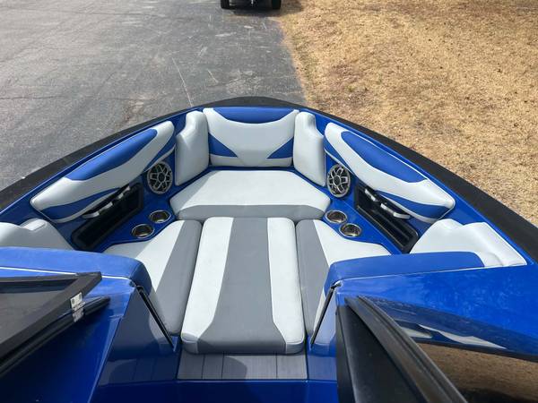 2021 Axis, Import USA — Foto 3 z 12