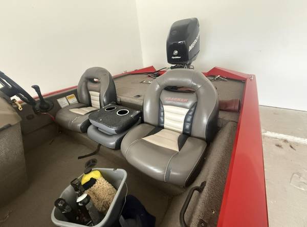 Tracker, Import USA — Foto 6 z 7