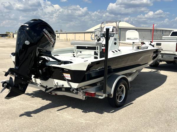 2022 Crestliner, Import USA — Foto 5 z 12