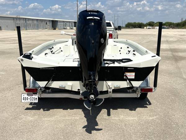 2022 Crestliner, Import USA — Foto 6 z 12