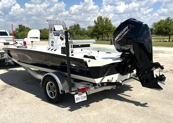 2022 Crestliner, Import USA — Foto 7 z 12