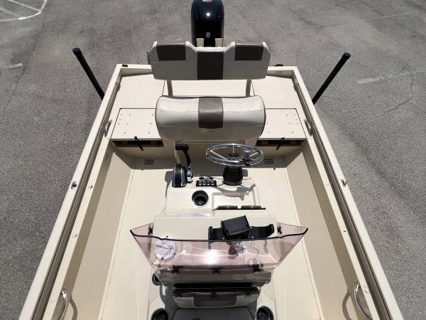2022 Lowe, Import USA — Foto 10 z 12