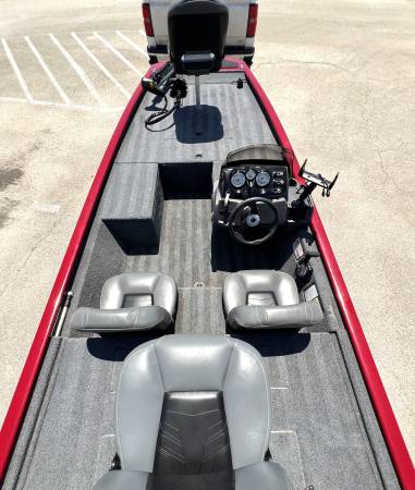 2025 Tracker, Import USA — Foto 11 z 12