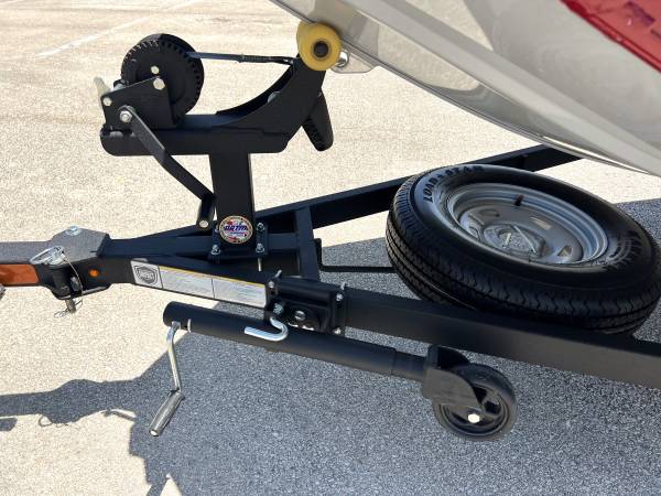 2025 Tracker, Import USA — Foto 12 z 12