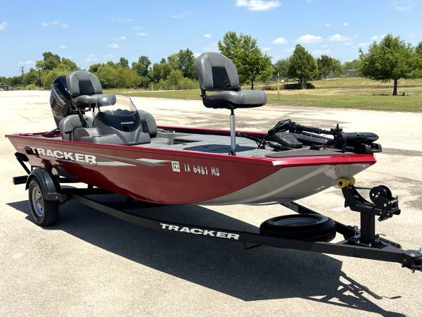 2025 Tracker, Import USA — Foto 2 z 12