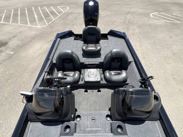 2023 Tracker, Import USA — Foto 10 z 12