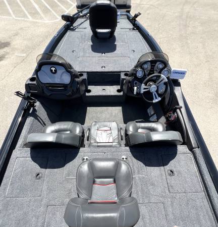 2023 Tracker, Import USA — Foto 11 z 12