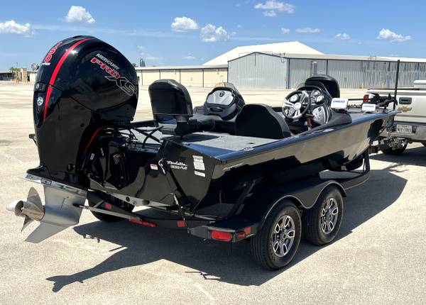 2023 Tracker, Import USA — Foto 4 z 12