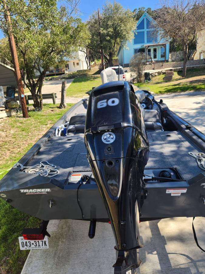 2018 Tracker, Import USA — Foto 3 z 3