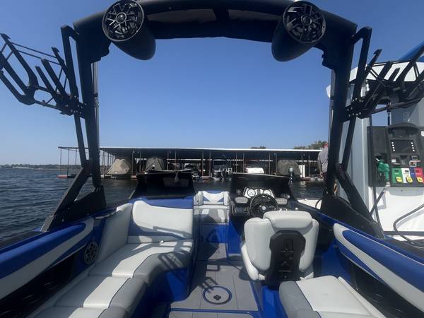 2021 Axis, Import USA — Foto 10 z 12