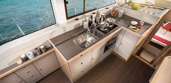 40' Modern Flybridge Trawler (2017), Import USA — Foto 2 z 4