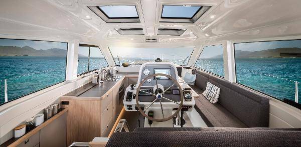 40' Modern Flybridge Trawler (2017), Import USA — Foto 3 z 4