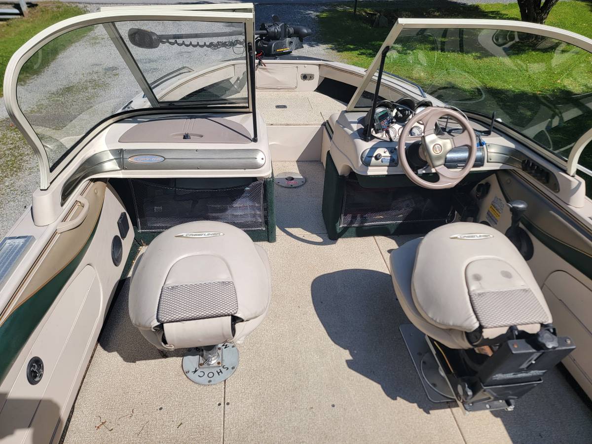 2001 Crestliner, Import USA — Foto 11 z 12