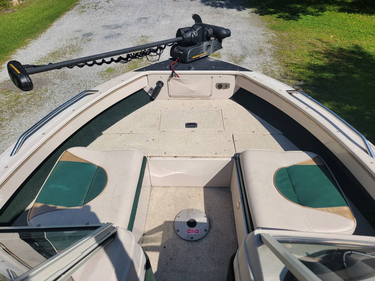2001 Crestliner, Import USA — Foto 5 z 12