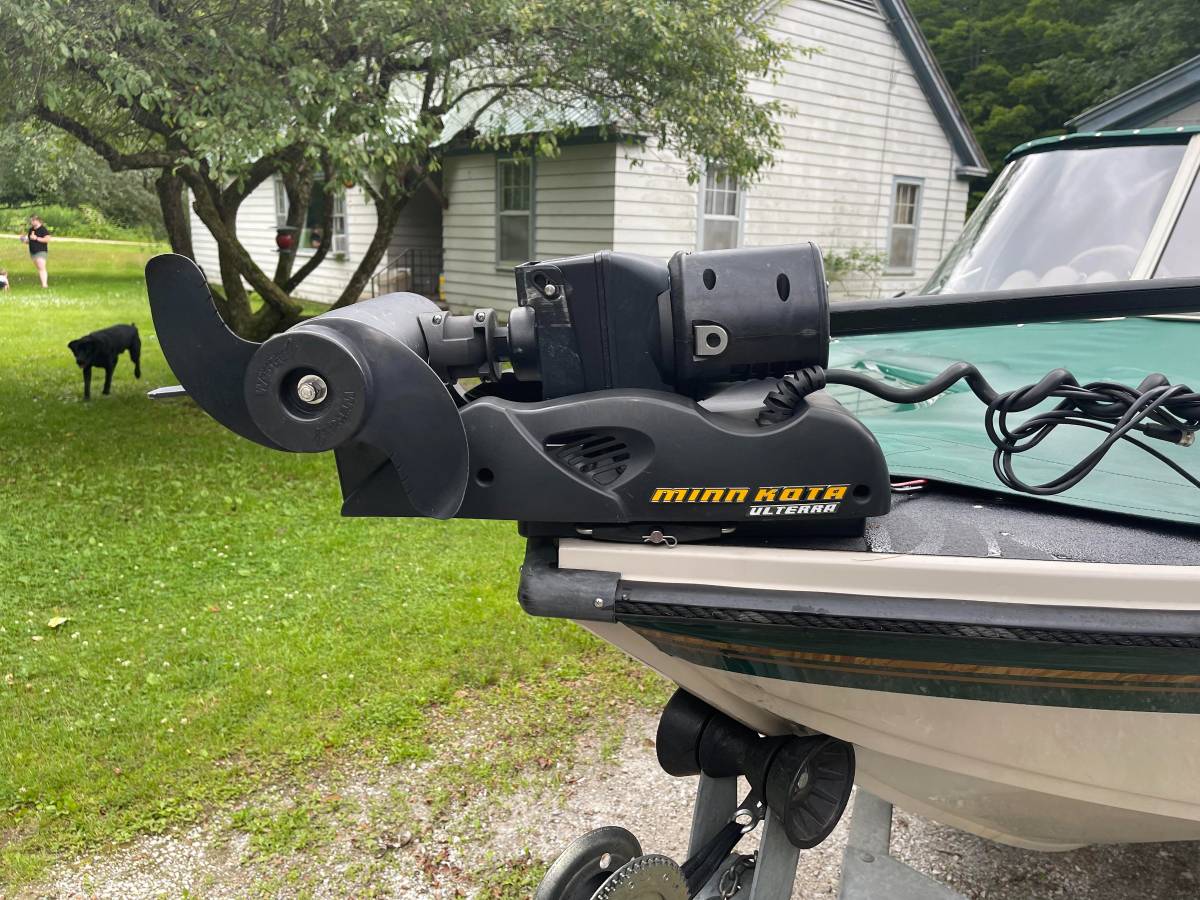 2001 Crestliner, Import USA — Foto 9 z 12
