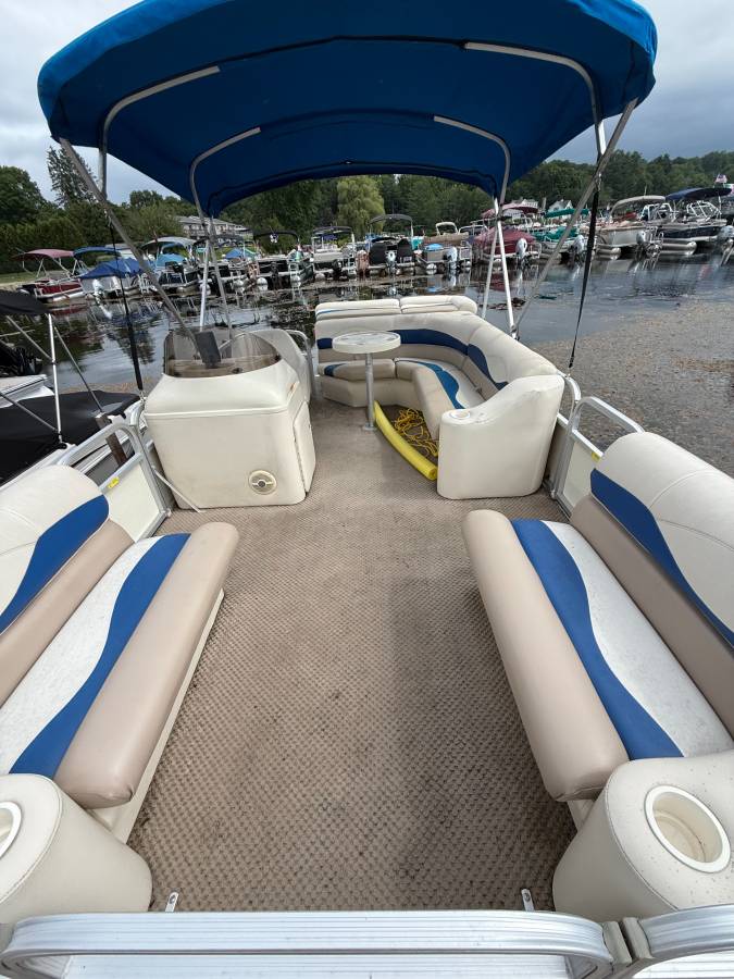 Bennington, Import USA — Foto 6 z 7