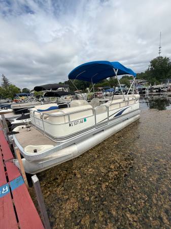 Bennington, Import USA — Foto 7 z 7