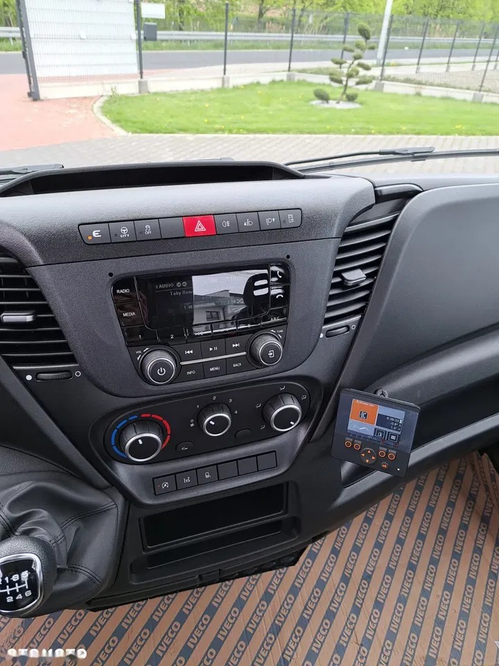 2024 Versalift V-200, 68 mth, Import Auf Lager in der EU — Foto 8 z 11