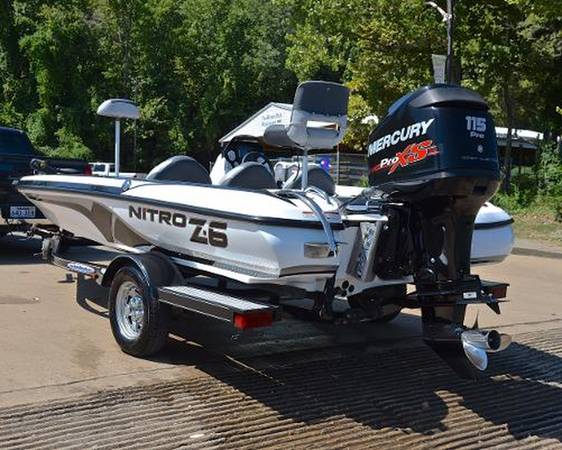 2013 Nitro, Import USA — Foto 2 z 3