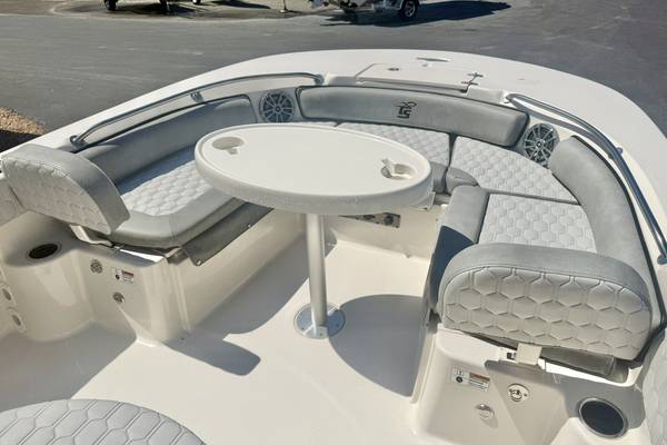 2026 Boston Whaler, Import USA — Foto 2 z 12