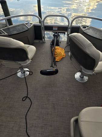 2021 Sun Tracker, Import USA — Foto 6 z 8