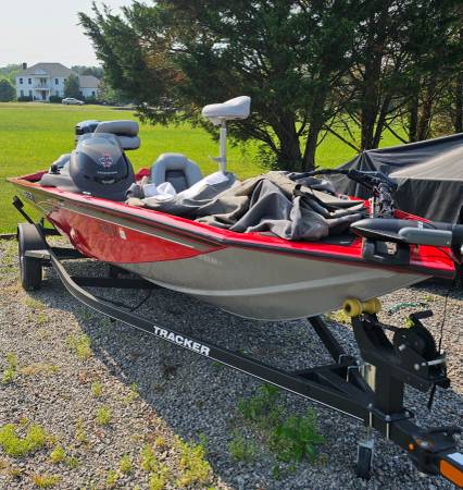 2018 Tracker, Import USA — Foto 4 z 7