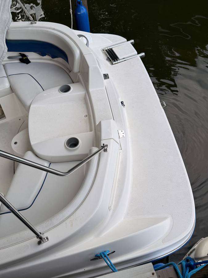 2004 Bayliner, Import USA — Foto 9 z 12