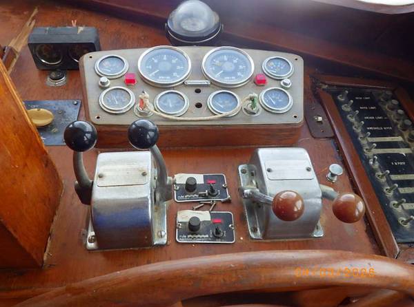 1975 Universal 40' Tri-Cabin Trawler - Twin Lehman Diesels - Surveyed, Import USA — Foto 12 z 12